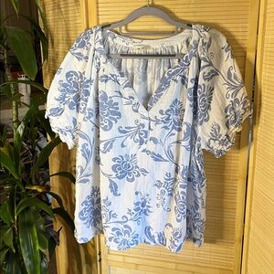Lucky Brand Blue and White Floral Blouse very soft. More of a boxy fit. EUC